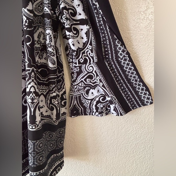 INC International Concepts Black and White Patterned Blouse - Picture 5 of 6